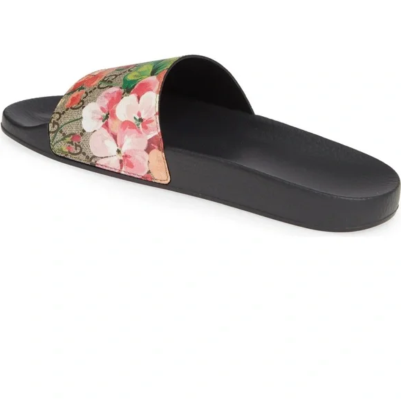 Pursuit Slide Sandal
GUCCI - Picture 8 of 14